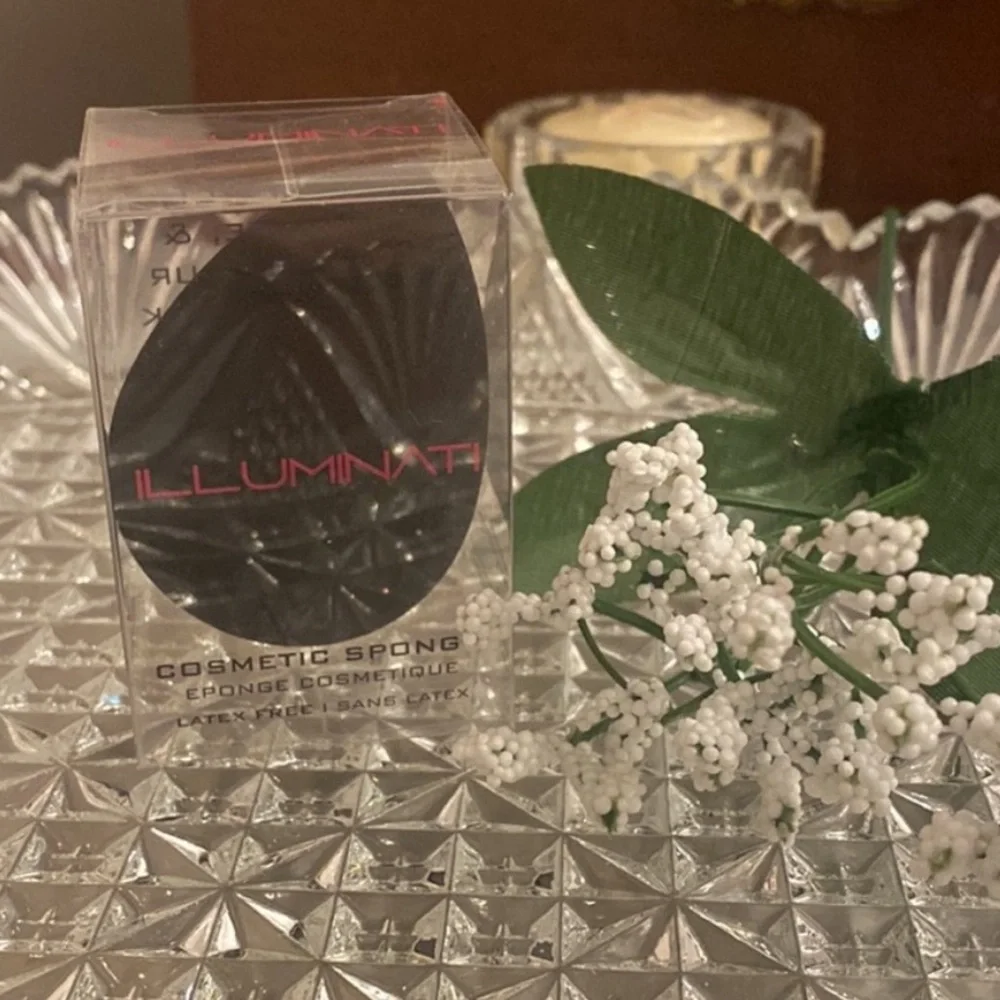 Illuminati Cosmetics NWT Black Beauty Makeup Sponge Blender Large Boxed